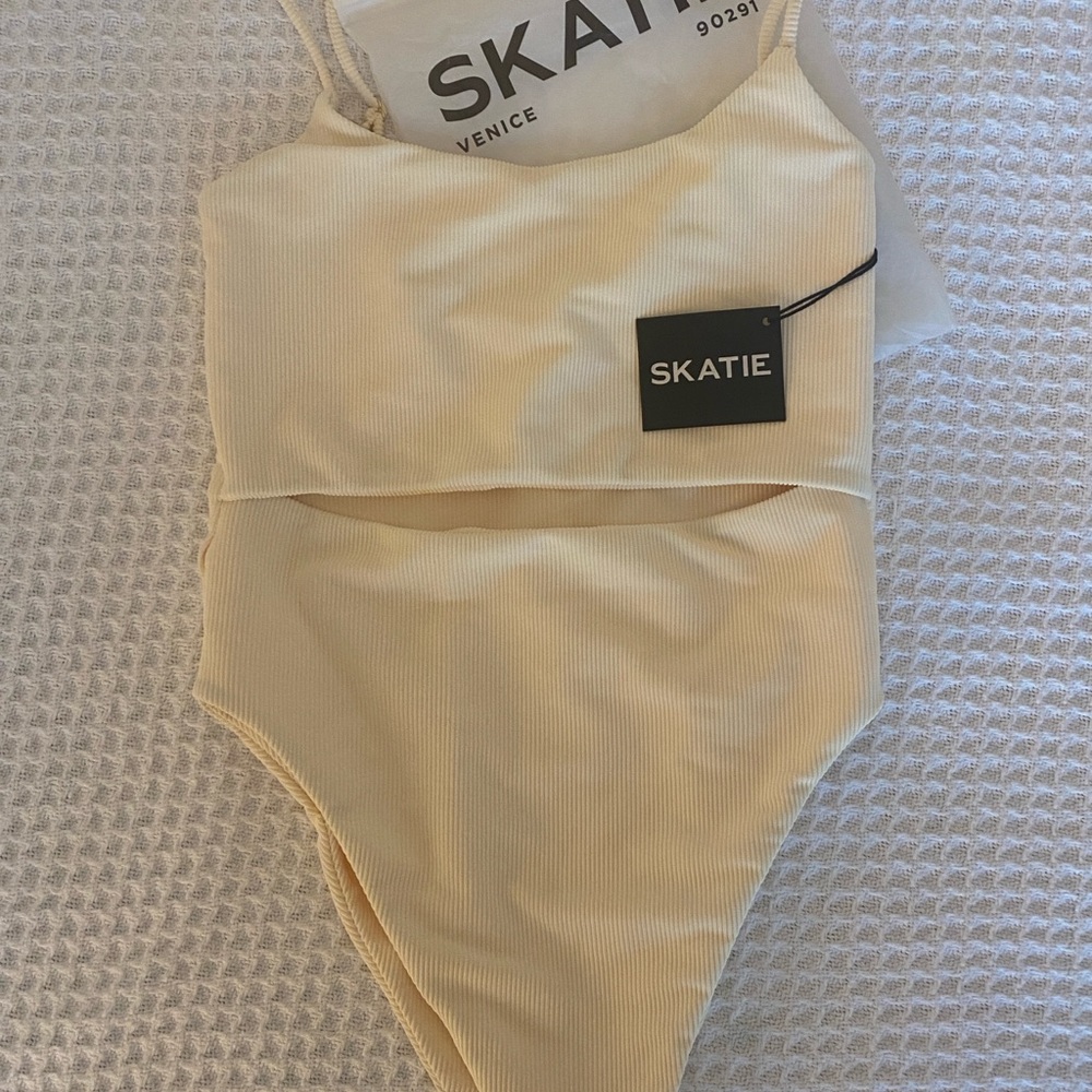 Cut Out Women’s One piece swimsuit Skatie